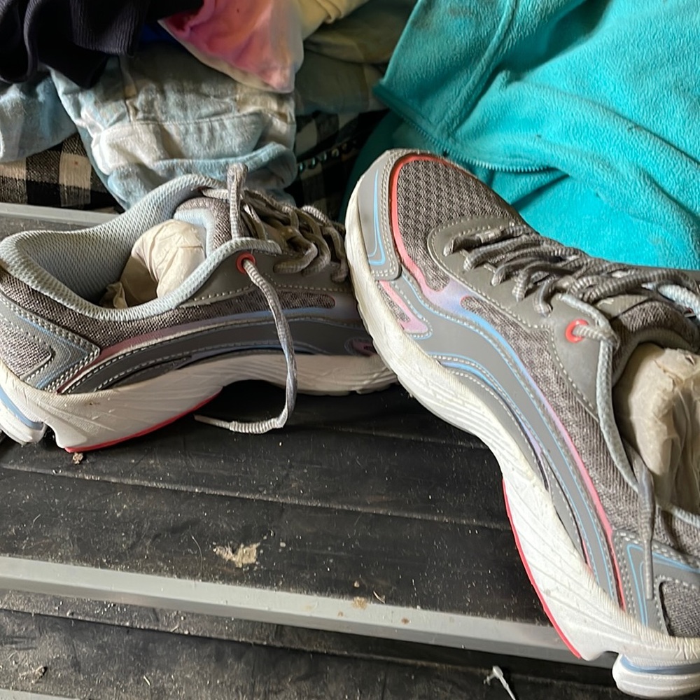 Ryka woman’s size 8 tennis shoes